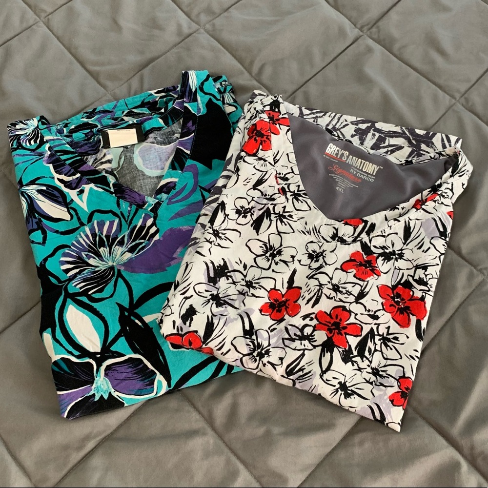 Women’s Grey’s Anatomy 2 piece nursing/healthcare scrub top bundle (B15)